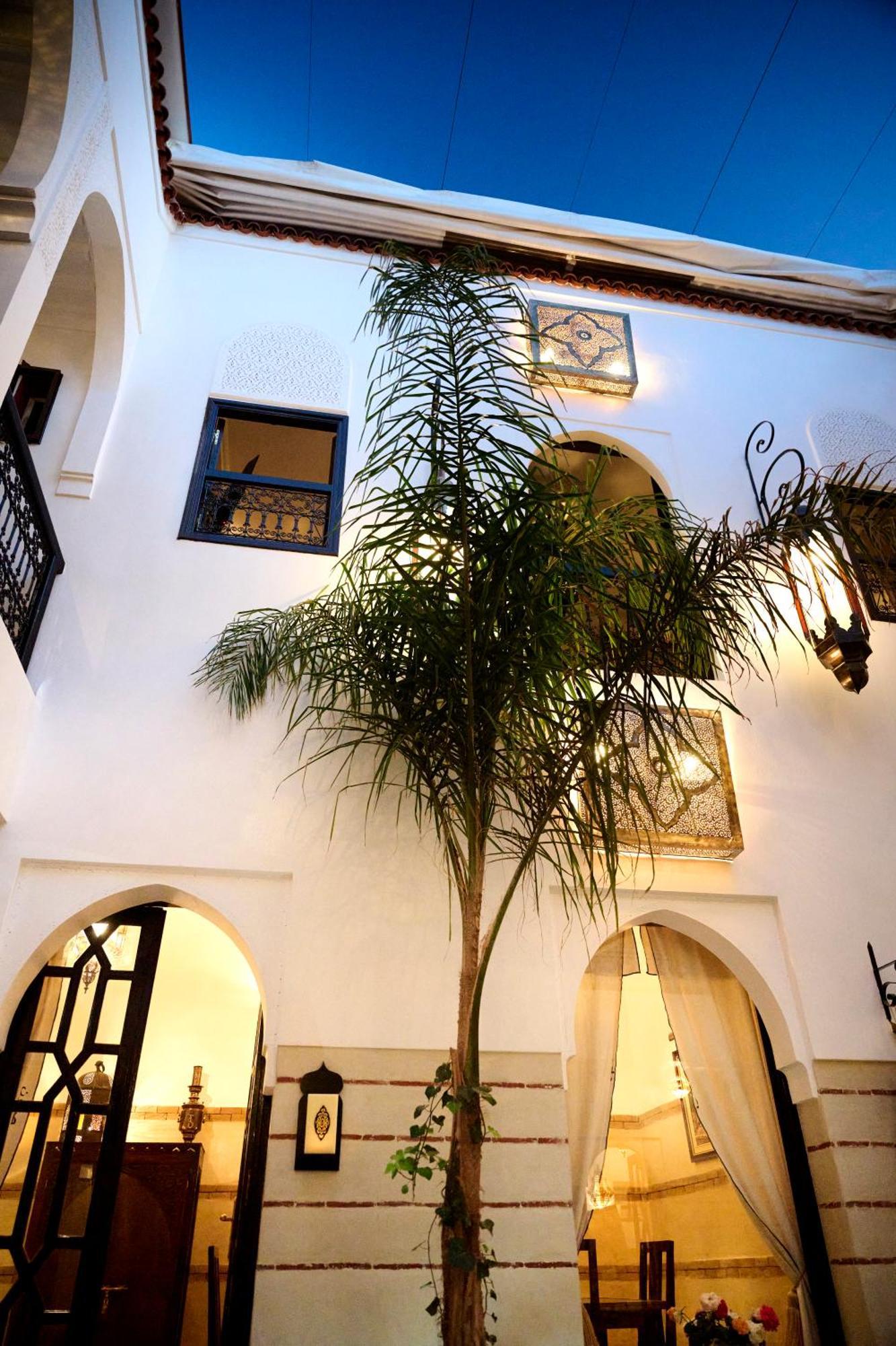 Riad Dar Amanza En Exclusivite Avec 4 Chambres Au Coeur De La Medina Marrakesh Exterior photo