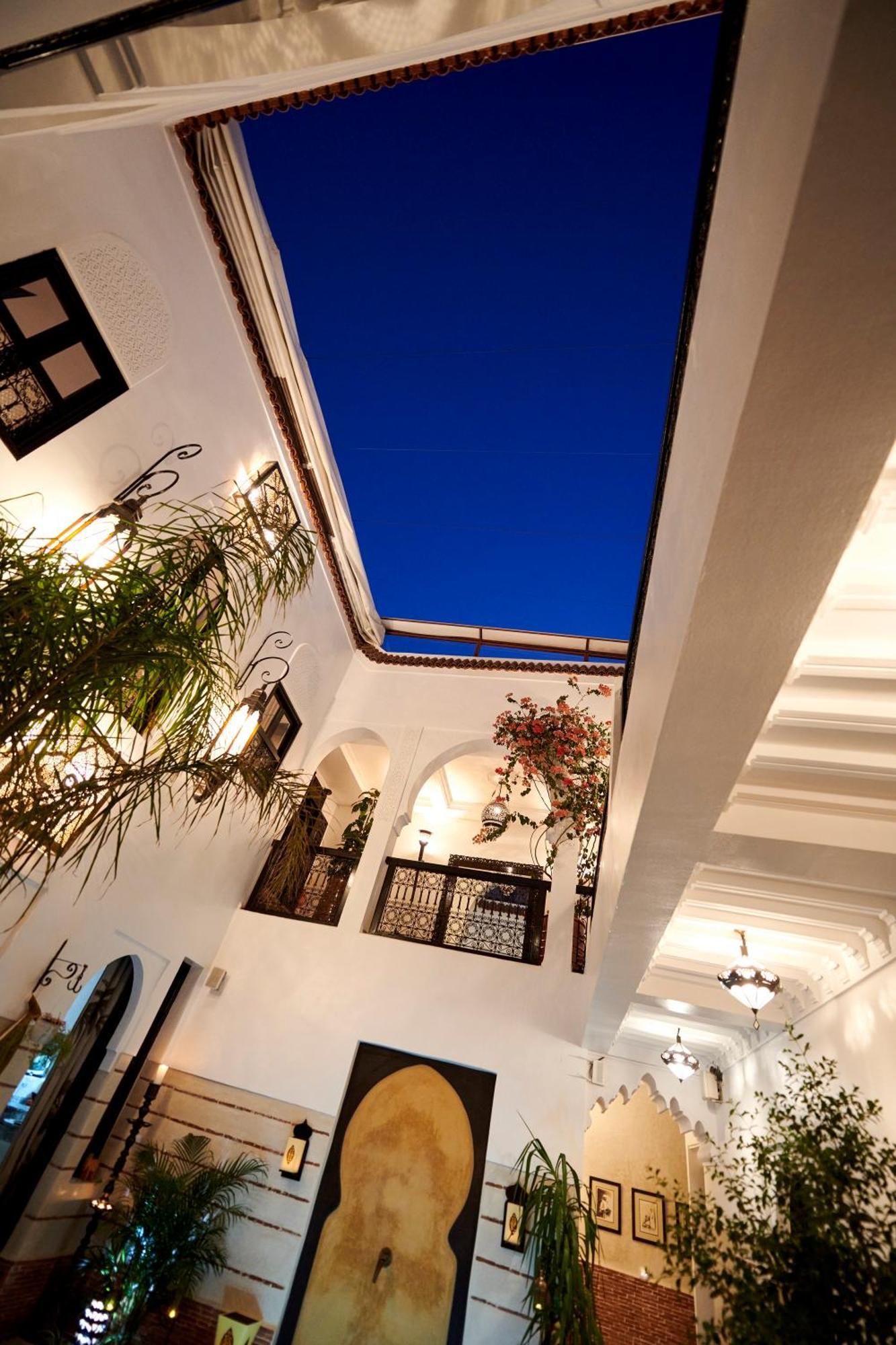 Riad Dar Amanza En Exclusivite Avec 4 Chambres Au Coeur De La Medina Marrakesh Exterior photo